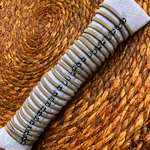 Armbandje Initial Taupe