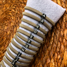 Afbeelding in Gallery-weergave laden, Armbandje Initial Taupe